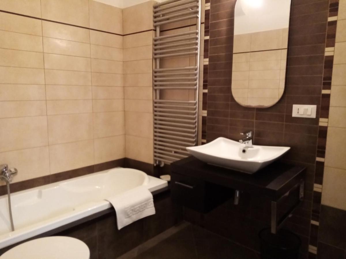 Dimora Storica Le Perle Bed & Breakfast Lecce Ngoại thất bức ảnh